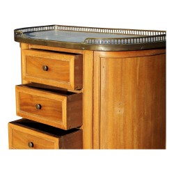 Chevet / commode demi lune de style Louis XVI en acajou, plateau marbre avec galerie.