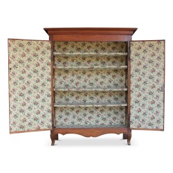 Armoire "Provençale" en merisier montée sur sapin. France. Vers 1780.