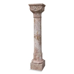 Paire de colonnes en marbre rose avec chapiteaux Romain.