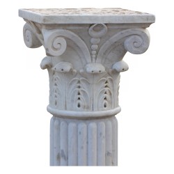 Paire de colonnes en marbre blanc de Carrare avec chapiteaux "Ionique".