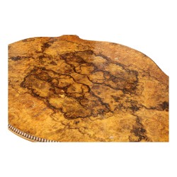 Table de salle à manger en noyer, Provenance château de Freudenberg. Zürich. Vers 1850.