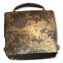 Petite cloche de chèvre sans collier.