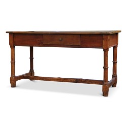 Table de salle à manger en noyer avec un tiroir. Pieds cannelés et tournés.