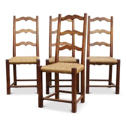 Lot de quatre chaises paillées Louis XIII en noyer Suisse.