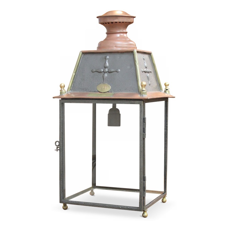 Lanterne "cheminée" en cuivre. Artisanal. Modèle ancien. - Moinat - Lustres, Plafonniers Lanterne "cheminée" en cuivre. Artisanal. Modèle ancien. - Moinat - Lustres, Plafonniers