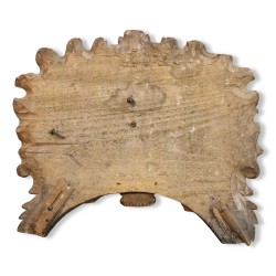 Haut de porte avec une inscription en latin "Altare Quotidie Privileg"