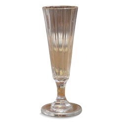 Table de salon en merisier avec un coffre intérieur pour le rangement de bouteille.