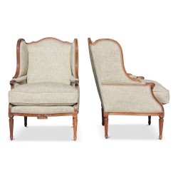 Paire de bergères Louis XVI "Confortable"en noyer, recouvertes d un tissu naturel "Tarn"