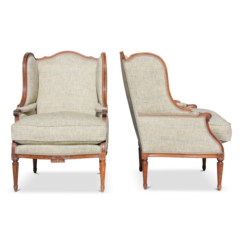 Paire de bergères Louis XVI "Confortable"en noyer, recouvertes d un tissu naturel "Tarn" - Moinat - Fauteuils