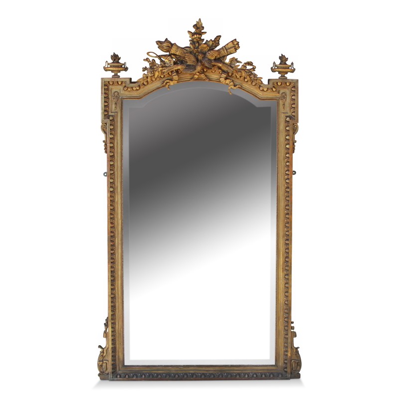 Miroir Louis XVI en bois doré orné de de guirlandes de fleurs. - Moinat - Spiegel