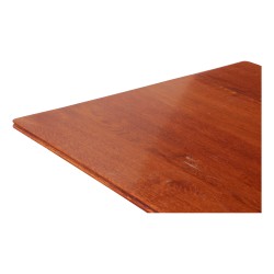 Table de bistrot en bois naturel avec piétement en fonte.