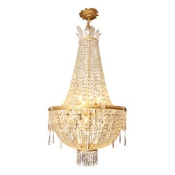 Grand lustre à corbeille en bronze et cristaux en cours de