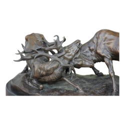 Bronze "Combat de cerfs" de Pierre -Jules (1810 - 1879) sur une terrasse en marbre noir