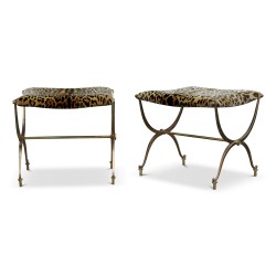 Paire de tabouret "Jansen" en bronze doré, piétement "X" recouvert d un velours léopard