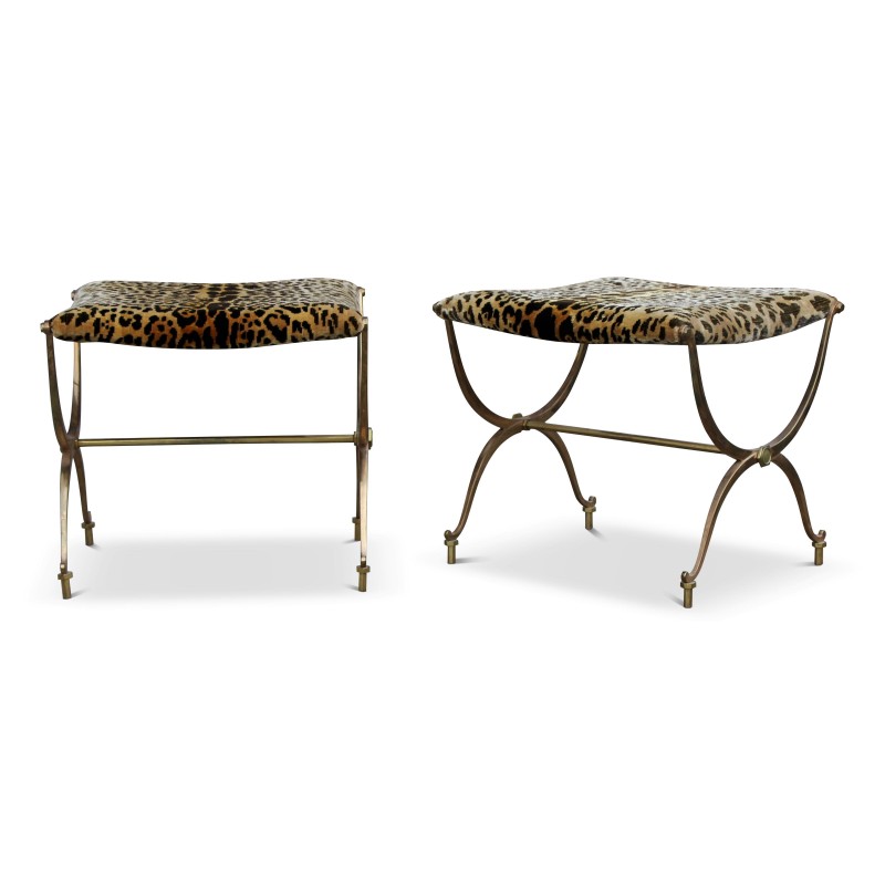 Paire de tabouret "Jansen" en bronze doré, piétement "X" recouvert d un velours léopard - Moinat - Stools, Benches, Pouffes