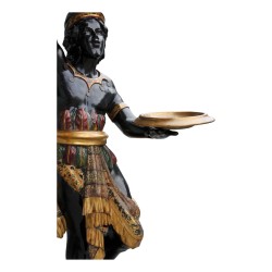 Nubien "Porte-torchère" Vénitien polychrome et or richement sculpté reposant sur un socle