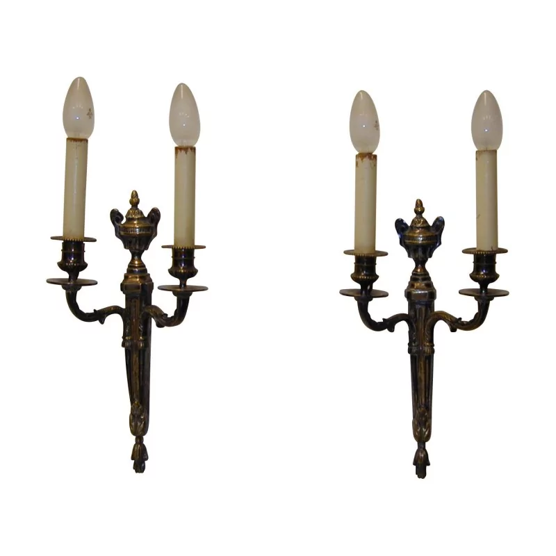 Paire d’appliques de style Louis XVI en métal argenté. 20ème - Moinat - Appliques murales Paire d’appliques de style Louis XVI en métal argenté. 20ème - Moinat - Appliques murales