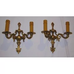 Paire d'applique en bronze à 2 lumières.
