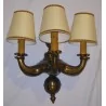 Große Wandlampe aus Bronze, 3-flammig, mit Lampenschirm. - Moinat - Wandleuchter