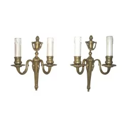 Paire d'applique Louis XVI en bronze à 2 lumières.