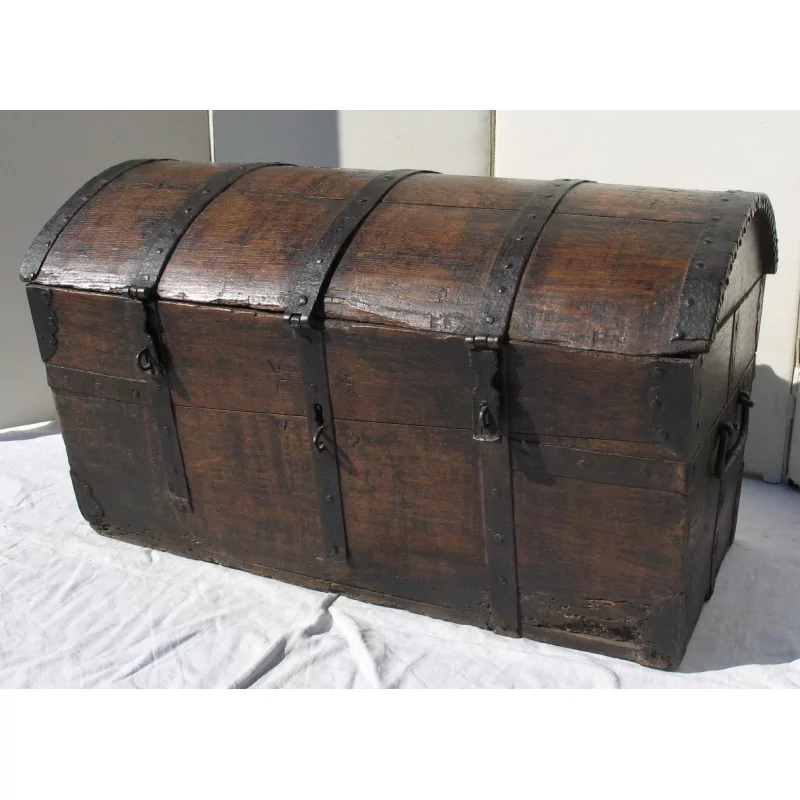 哥特式橡木和锻铁海盗箱。时代 … - Moinat - 衣柜, Bars, 餐具柜, Dressers, Chests, Enfilades