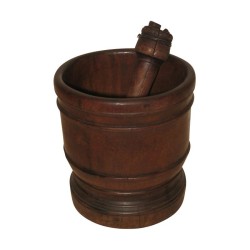 Mortier ancien en bois. 20ème siècle