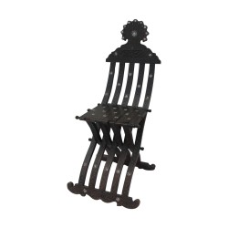 Chaise en bois et incrustation de nacre. Egypte, 20ème siècle.