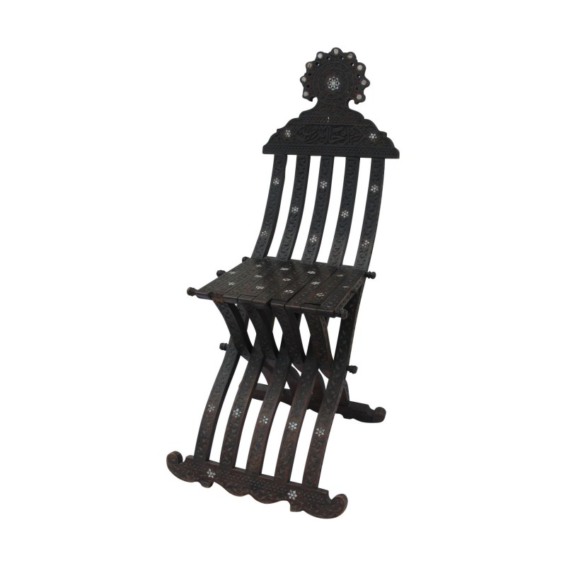 Chaise en bois et incrustation de nacre. Egypte, 20ème siècle. - Moinat - Chaises