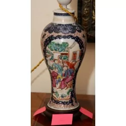 Chinese Mei-Ping porcelain lamp. Mandarin, 18th century.