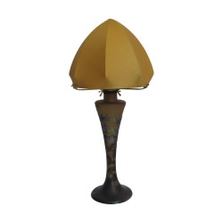Gallé lamp in yellow and burgundy glass paste. France, …