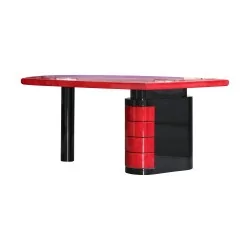 Schreibtisch im modernen Stil aus lackiertem rotem Ziegenleder und …