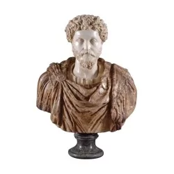 罗马皇帝的大理石半身像。