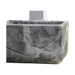 Каменный бассейн Юра, восстановленный с козой и горловиной в …