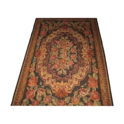 Kelim 地毯，伊朗，黑色，带花卉图案，手工编织。