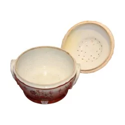 汤碗及其瓷盖，装饰有图案……