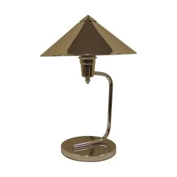 Lampe chromée avec abat-jour chromé.