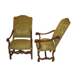 Paire de fauteuils Louis XIII en noyer mouluré, traverses du …