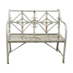 2-seater bench in wrought iron painted white.