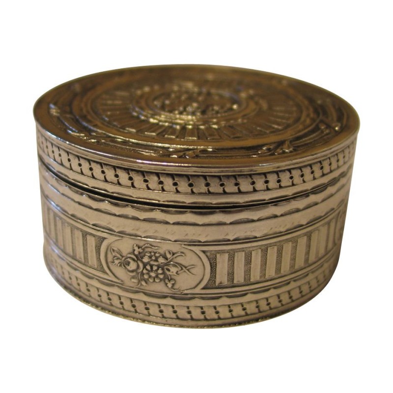 Round silver box engraved with Louis XVI style motif on … - Moinat - Silverware Round silver box engraved with Louis XVI style motif on … - Moinat - Silverware