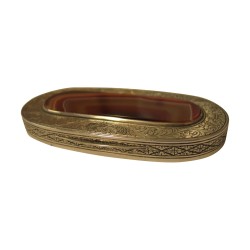Boîte en argent 800 gravée avec pierre rouge incrustée sur le …