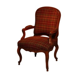 Fauteuil Louis XV en noyer sculpté recouvert de tissu,
