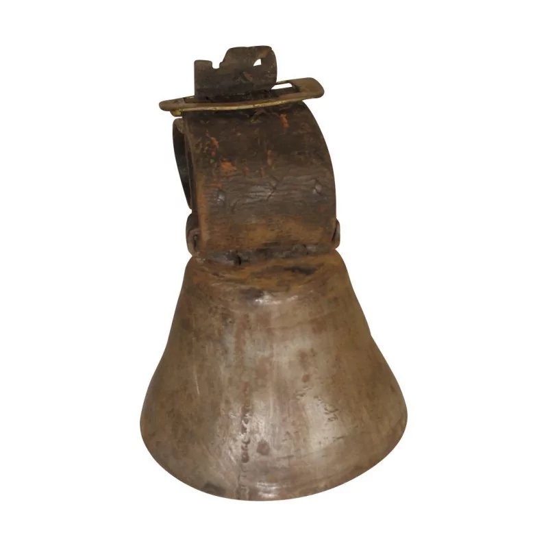 Cloche en métal avec collier en cuir. Epoque 20ème siècle. - Moinat - Accessoires de décoration