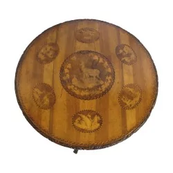 Tisch Brienz aus geschnitztem Holz mit Intarsienplatte …