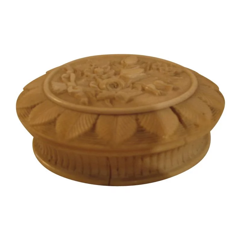 Round carved ivory box, floral decoration. Germany, 19th … - Moinat - Boxes, Urns, Vases