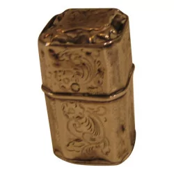 个雕刻银质火柴盒。 19世纪时期。