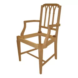 英式樱桃木扶手椅，带棕褐色靠背。