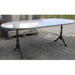 Grande table de jardin avec plateau en granit et piètement en