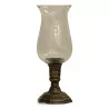 Paar Kerzenhalter aus gealterter Bronze mit Glas. - Moinat - Schachtel, Urnen, Vasen