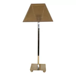 Lampe “Romarin” petit modèle chromée avec abat-jour carré.