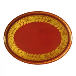 Поднос из листового металла, окрашенный в красный цвет, с желтым декором. Период 19 …